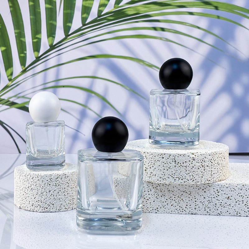 কিভাবে Eau de Parfum তৈরি করবেন: ফর্মুলা সহ একটি সম্পূর্ণ ধাপে ধাপে DIY গাইড